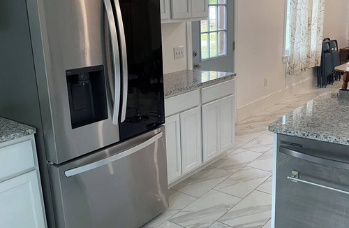 Sinking Spring House | Large, Spacious, Entire Family Getaway.