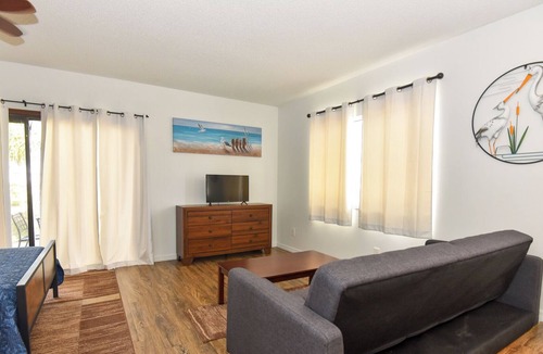 South Daytona House | Large Split Townhome w/ 2 kitchens! Perfect for couple's and blended families!