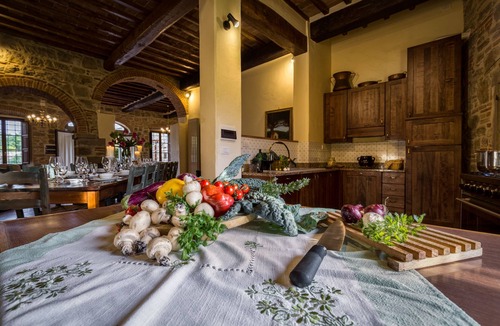 Cortona Villa | Large stone manor with 8BR and 7BA, extended grounds, large fully-equipped pool.