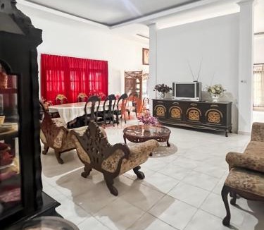 Palembang Villa | Large & Strategic 3BR House Palembang City