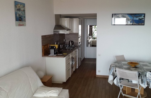Cassis Apartment | Large Studio 38 m2, sea view, swimming pool, private garage box