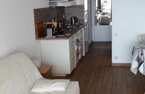 Cassis Apartment | Large Studio 38 m2, sea view, swimming pool, private garage box