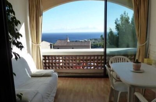 Cassis Apartment | Large Studio 38 m2, sea view, swimming pool, private garage box