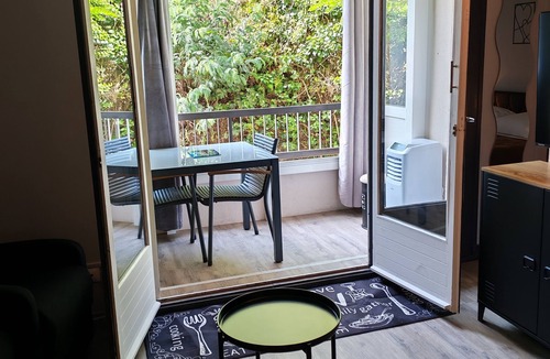 Amelie-les-Bains-Palalda Apartment | LARGE STUDIO - CLOSED LOGGIA - SHOWER - AIR CONDITIONING - BED 160 - RENOVATED