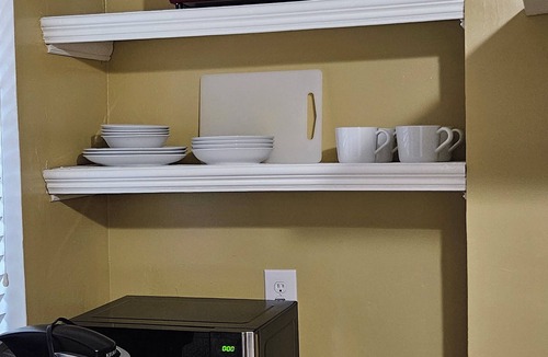 Truxton Circle Apartment | Large studio close to metro in Eckington/Shaw