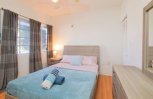 Bayshore Apartment | Large Studio close to the Beach