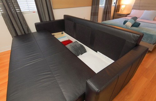 Bayshore Apartment | Large Studio close to the Beach