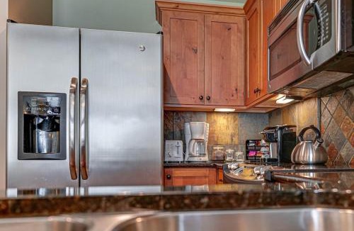 Kellogg Apartment | Large Studio Condo with Full Kitchen, Ski, Bike, Beautiful Balcony Views Hottub Fireplace