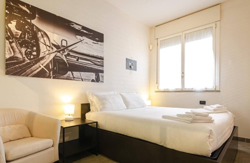 Cirenaica Apartment | Large studio flat with private car park