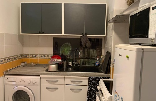 Champs Elysees Bed & Breakfast | Large studio with garden 10 minutes from LE SPOT town center and RER D station