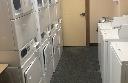 Edray Condo | Large Studio-Full Kitchen-In Village-On slopes. New Furniture & Carpet 2022