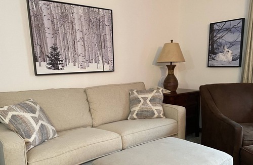 Edray Condo | Large Studio-Full Kitchen-In Village-On slopes. New Furniture & Carpet 2022