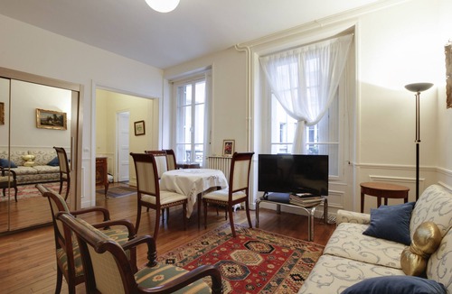 Paris City Center Apartment | Large studio - Palais Royal - Louvres