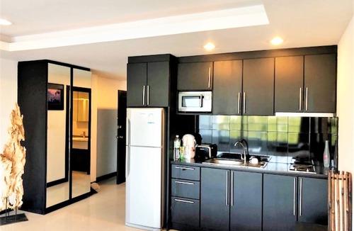 South Pattaya Condo | Large Studio with Balcony - TW Platinum Suites, Jomtien