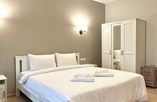 South Pattaya Hotel | Large Studio with Kitchen – 50m from Jomtien Beach
