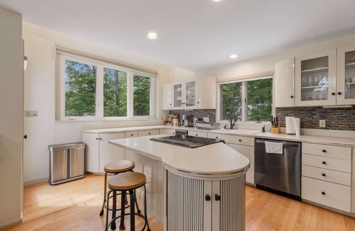 South Down Shores House | Large Stunning Home with Hot Tub, Sauna, perfect for families and year round vacations for hiking, skiing and boating in Laconia.