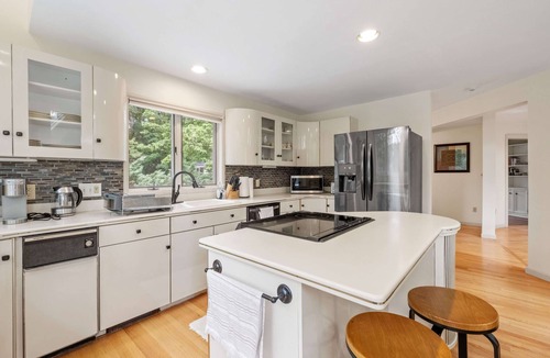 South Down Shores House | Large Stunning Home with Hot Tub, Sauna, perfect for families and year round vacations for hiking, skiing and boating in Laconia.