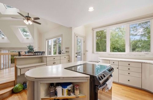 South Down Shores House | Large Stunning Home with Hot Tub, Sauna, perfect for families and year round vacations for hiking, skiing and boating in Laconia.