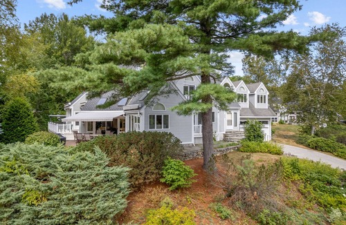 South Down Shores House | Large Stunning Home with Hot Tub, Sauna, perfect for families and year round vacations for hiking, skiing and boating in Laconia.