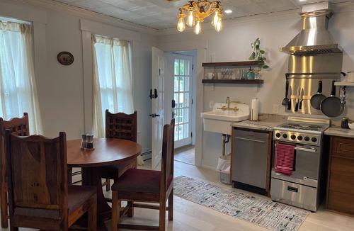 Sunapee Apartment | Large Sunny Main Floor Historic Apartment