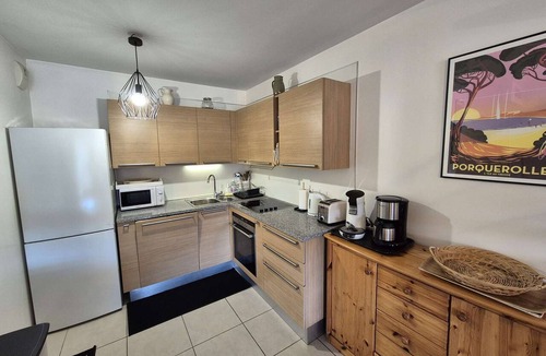 Saint-Mandrier-sur-Mer Apartment | Large terrace with sea view, recent residence, everything on foot