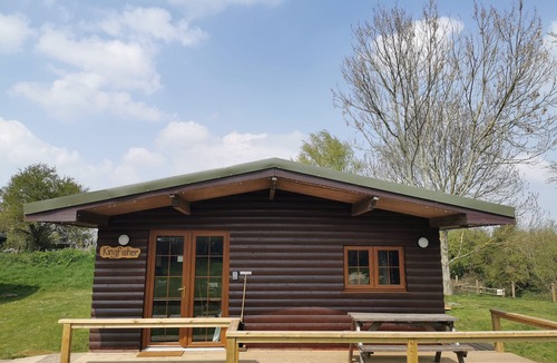 East Huntspill Cabin | Large three bedroom lodge with private hot tub on the banks of the river Brue.