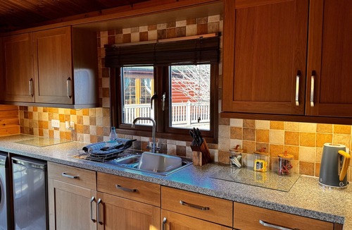 East Huntspill Cabin | Large three bedroom lodge with private hot tub, located in the heart of Somerset.