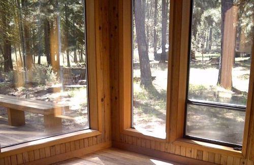 Black Butte Ranch House | Large, traditional Black Butte Ranch house features big indoor sunken hot tub