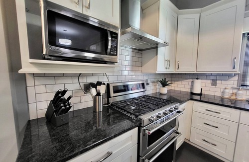 Glasgow Apartment | Large two floor 4-bedroom 2.5 bath apartment w AC, WiFi in downtown Glasgow KY