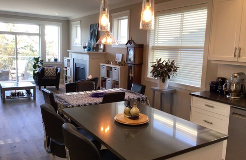 Duncan House | Large two level townhome in the Cowichan valley, sleeps 6