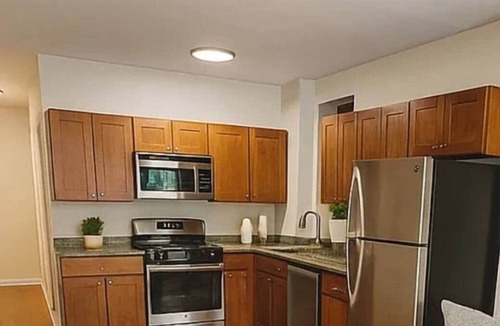 Mantua Apartment | Large University city, 5 bedRM,3 bathRM, backyard.