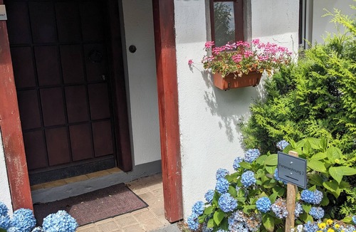 Wermelskirchen Apartment | Large vacation apartment for up to 8 people, private entrance+terrace/farm fields
