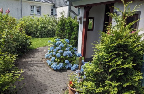 Wermelskirchen Apartment | Large vacation apartment for up to 8 people, private entrance+terrace/farm fields