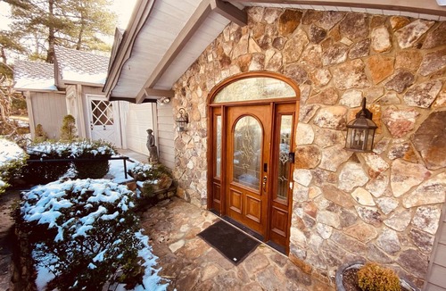 Roaring Gap Ski Chalet | Large Vacation Rental Chalet Mountain Views 6 BR