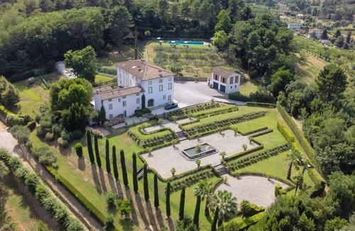 SantʼAndrea di Compito Villa | Large vacation villa rental Tuscany, lucca, pool, Wi-Fi, AC, wedding