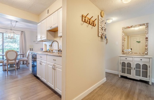 Miramar Beach Villa | Large very comfy pet friendly