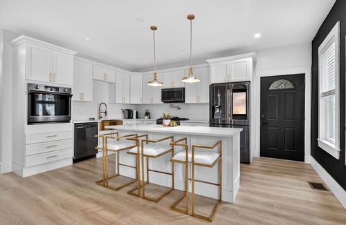 West Codman Hill - West Lower Mills Condo | Large victorian home 15 mins from downtown lots of local restaurants and bars