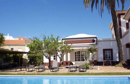 Budens Villa | Large villa - 6 rooms, garden and swimming pool in Budens, near Salema beach.