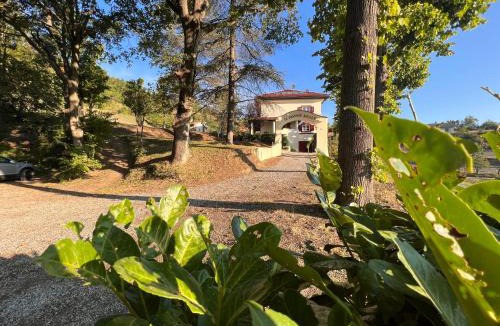 Cairo Montenotte Villa | Large villa for 20 guests on large estate with private pool and tennis court Big conference room with facilities VILLAITALY EU