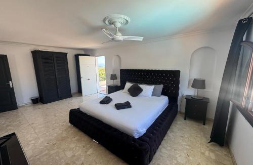 San Fernando Villa | Large Villa in Maspalomas with Huge Private Pool, Jacuzzi & Gym