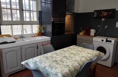 Chamaret Villa | Large villa with 4 bedrooms and bathroom with swimming pool and shady park.