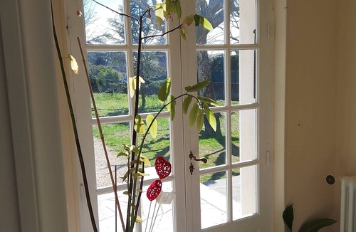 Chamaret Villa | Large villa with 4 bedrooms and bathroom with swimming pool and shady park.
