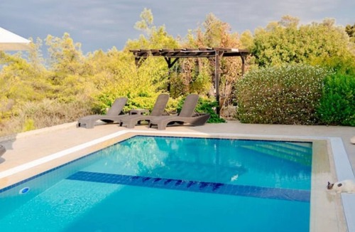 Bahceli Villa | Large villa with pool and fantastic sea view