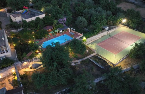 Casa Papa Villa | Large villa with solar htd pool,tennis court,jacuzzi hot tub,playground for kids