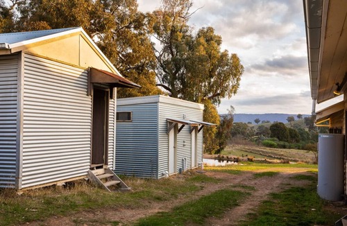 Maindample House | Large Wappan Bonnie Doon farmstay on Lake Eildon near Mansfield/Mt Buller. 18ppl