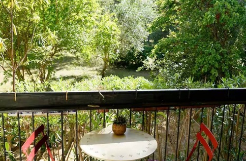 La Pointe Rouge Apartment | Large, warm and bright apartment set in exceptional grounds