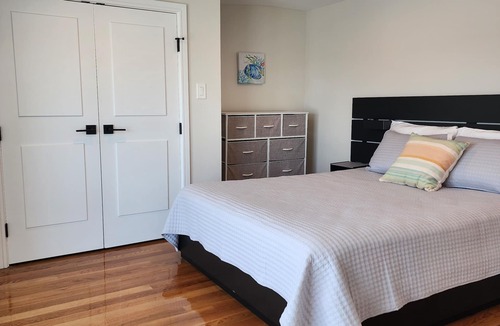 Fairfield House | Large waterfront beach house at the Point ! Bring your family and friends