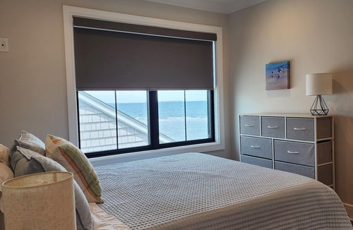 Fairfield House | Large waterfront beach house at the Point ! Bring your family and friends