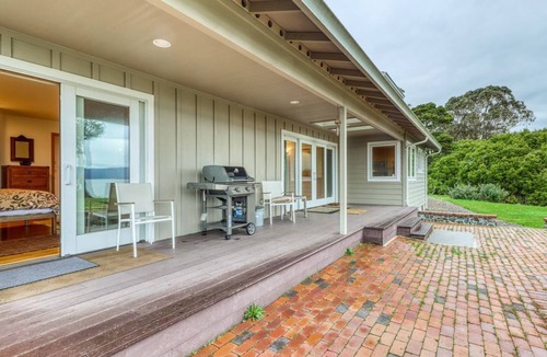 Eureka House | Large, waterfront, Manila Cove home w/a covered deck, BBQ, & bay views