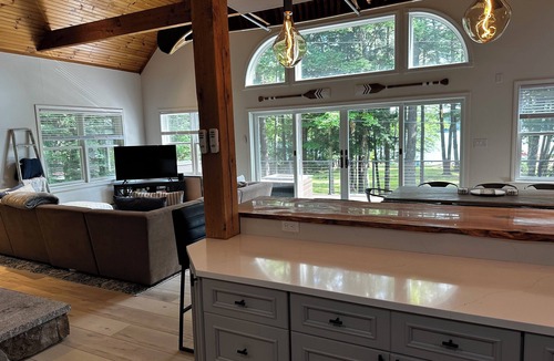Naples House | LARGE Waterfront Sandy Bottom Lake House on Brandy/Long Lake